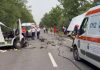 Tragedie în Mehedinți. Un șofer bulgar a murit după ce ar fi adormit la volan și s-a izbit frontal de un TIR