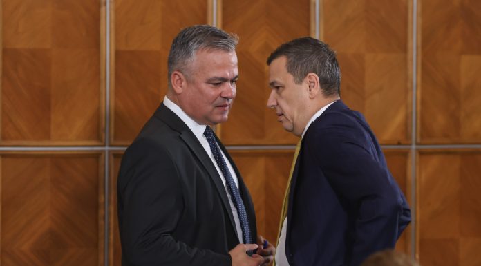 Învestirea Guvernului Veștea, sub semnul întrebării. De ce nu ies, deocamdată, calculele PSD