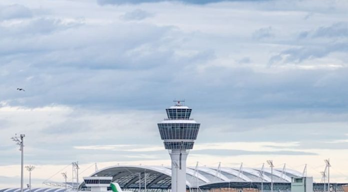 Aeroportul din München şi-a suspendat operaţiunile de zbor din cauza unui miros intens de fum în turnul de control