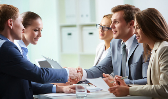 Sondaj eJobs – Peste 40% dintre angajatori şi-au păstrat planurile de recrutare făcute la începutul anului. Cei mai mulţi deschid poziţii noi doar în scop de înlocuire sau pentru departamentul de vânzări