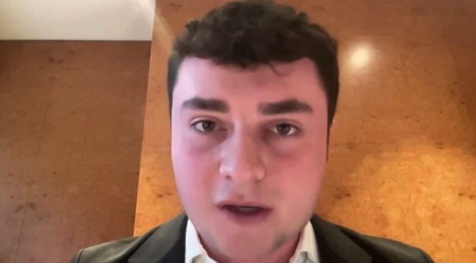 Adolescent britanic de 17 ani, sancționat de Kremlin după ce a investigat o rețea de spălare a banilor prin criptomonede
