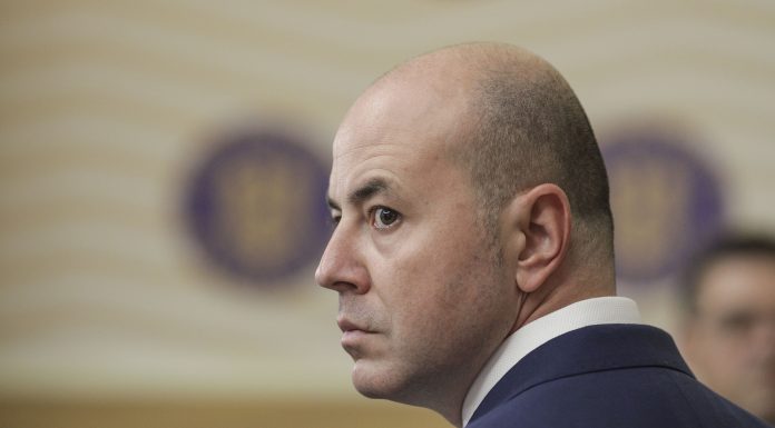 Liderul PNL Alexandru Muraru: ”Cei care au votat acest guvern al fripturismului şi nesimţirii vor fi excluşi astăzi din PNL”