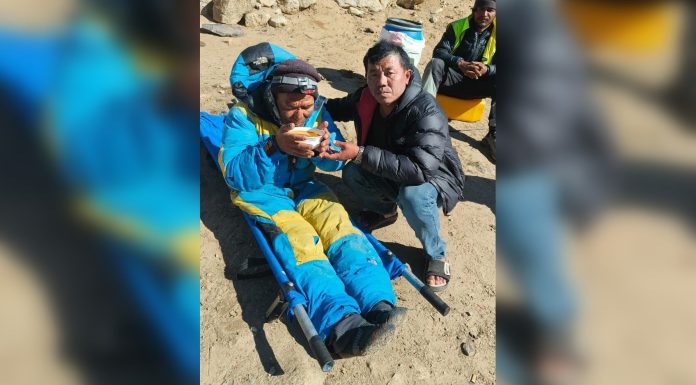 Un ghid montan a supraviețuit șase zile la peste 7.500 m altitudine. Cum a fost găsit