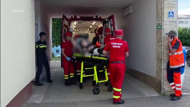 Un urs a atacat un vânător și un paznic care încercau să îl ucidă, după ce l-au împușcat