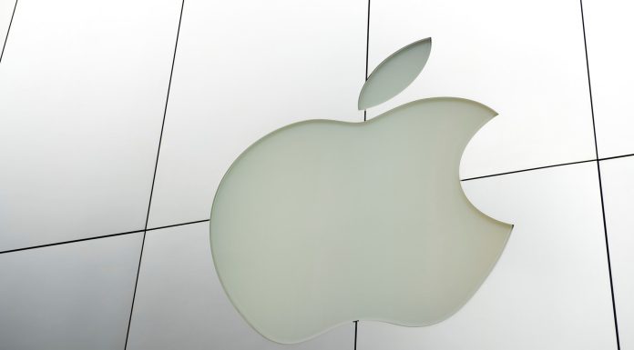 Primii ochelari inteligenți Apple mai întârzie