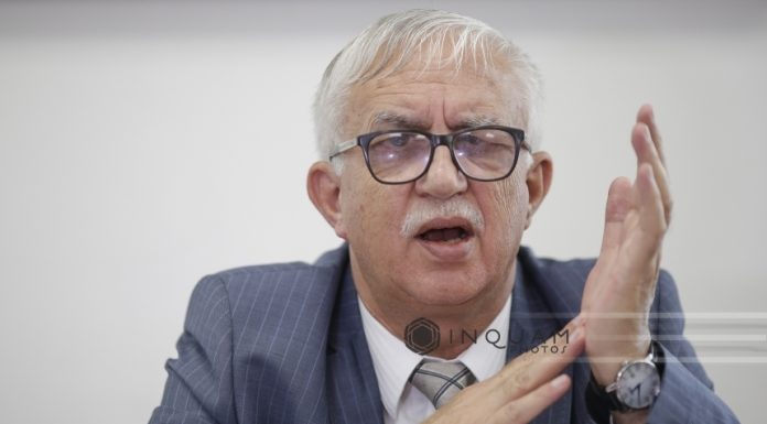 Augustin Zegrean: Actualul guvern demis poate rămâne în funcţie „mult şi bine”, până la depunerea jurământului de către un nou guvern. E comic ce se întâmplă la noi. Normal, cine depune o moţiune de cenzură, depune şi noul program de guvernare