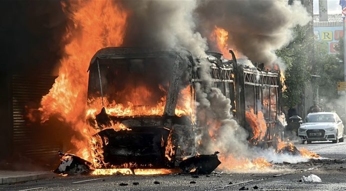 Incidente violente în timpul manifestaţiilor împotriva imigranţilor la Belfast