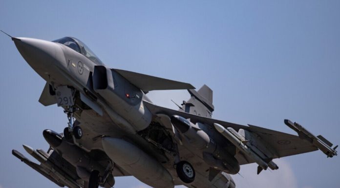 Alertă aeriană maximă în Ungaria după ce un avion israelian nu a mai răspuns semnalelor turnului de control. Avioanele de război Gripen au intervenit de urgență