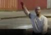 Belfast: Un bărbat din Sudan arestat după ce a încercat să decapiteze un trecător în plină stradă; a fost oprit de localnici
