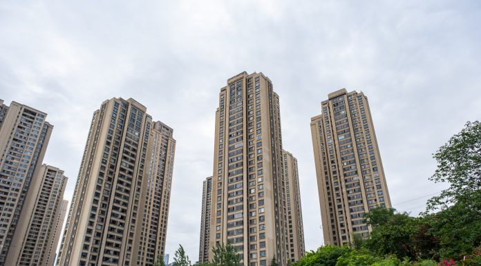 Un chinez a dat avansul pentru un apartament la etajul 34. După patru ani, a aflat că blocul avea doar 32 de etaje