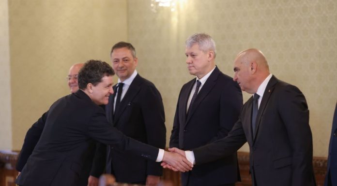Matei Păun, om de afaceri apropiat preşedintelui Nicuşor Dan: O ieşire pe baricade a preşedintelui într-o încercare de a-l salva pe domnul Bolojan, eu sunt destul de sceptic că asta ar fi fost o soluţie