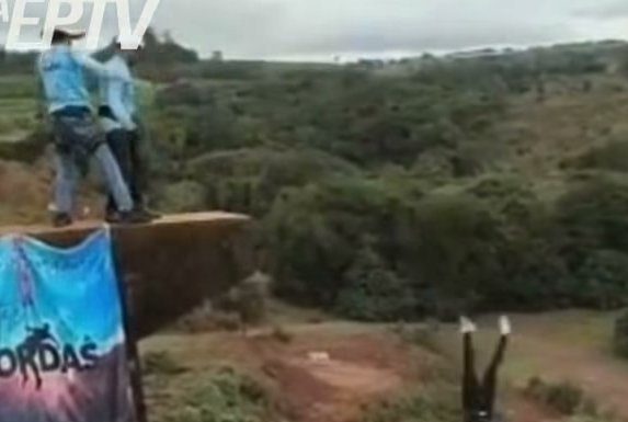 Tragedie în Brazilia: Maria Eduarda Rodrigues de Freitas a murit la doar 21 de ani în timpul unui salt bungee jumping, după ce instructorii au uitat să-i ataşeze coarda de siguranţă – VIDEO