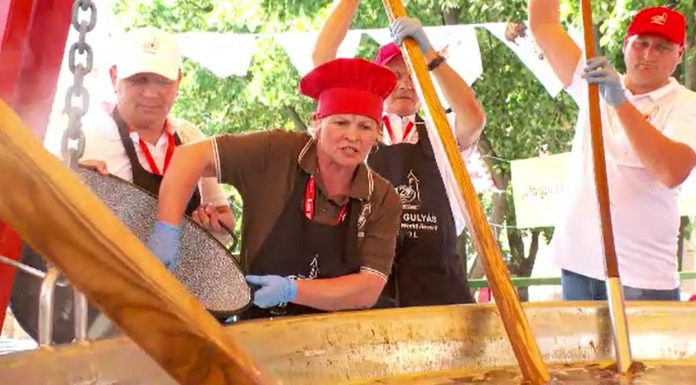 Preparatul gigant care a făcut furori la Zilele Salontane: „Gustul este nemaipomenit, la superlativ, totul”