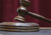 Polițiști trimiși după gratii pentru mită. Au determinat un șofer să retragă bani de la un bancomat și să-i pună în autospecială