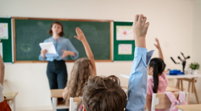 Ziua Învățătorului 2026: Ce semnificație are sărbătoarea și de ce este zi liberă în învățământ