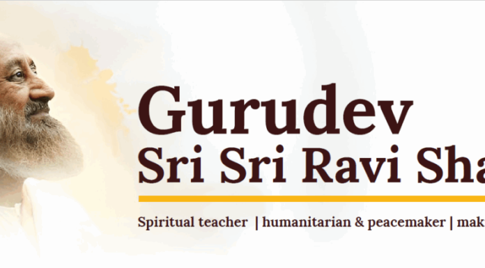 Gurudev Sri Sri Ravi Shankar, mentorul spiritual, ale cărui învățături ajută la crearea unei lumi fără violență