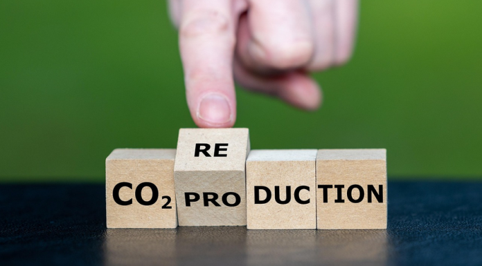 UE va îngreuna suspendarea taxei pe emisiile de carbon aplicate importurilor. România s-a opus