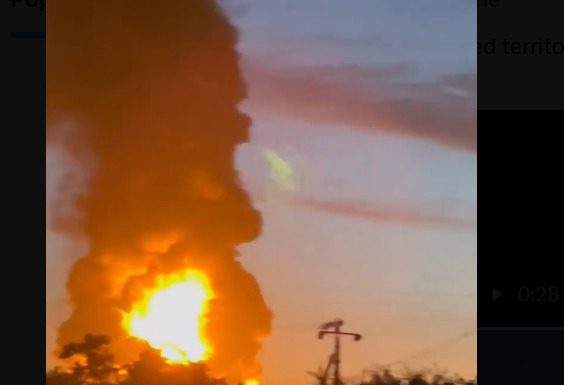 Un depozit de petrol și infrastructura unui port au luat foc după un atac masiv cu drone atribuit Ucrainei