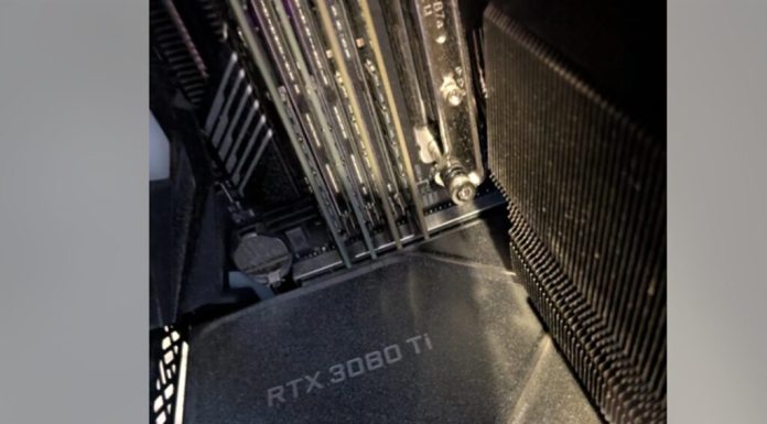 A cumpărat o carcasă de PC cu 20 de euro. Ce a găsit în interior valora mii de euro