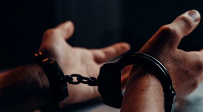Rețea de proxenetism condusă de un elev de 16 ani: cum a ajuns o fată de 15 ani să fie exploatată sexual