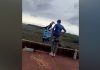 O tânără de 21 de ani a murit, aruncată de pe un pod. Personalul nu i-a pus frânghia de siguranță la bungee jumping