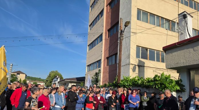 Greva spontană la Fabrica de Arme Cugir, din cauză că angajaţii nu şi-au primit salariile