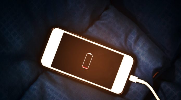 Ce conectezi primul: telefonul sau încărcătorul? Detaliul care poate influența durata de viață a bateriei
