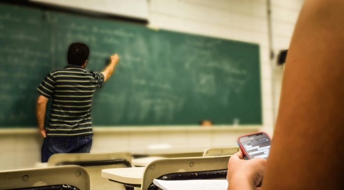 DOCUMENT Tomac vrea ca salariul pentru profesorii debutanți să fie de 6.000 lei net, iar educația să primească 15% din bugetul de stat
