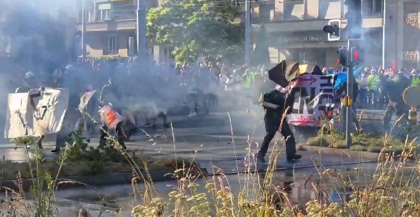 Numeroase ciocniri au avut loc între manifestanţi şi poliţie în zona sediului ONU din Geneva, în cadrul unui protest faţă de summitul G7 – VIDEO