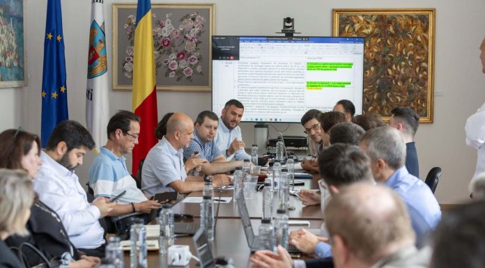 FOTO Ciucu negociază pentru 100 de troleibuze și 79 de tramvaie