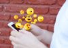 Ce spun psihologii despre persoanele care trimit mereu mesaje cu emoticoane pe WhatsApp