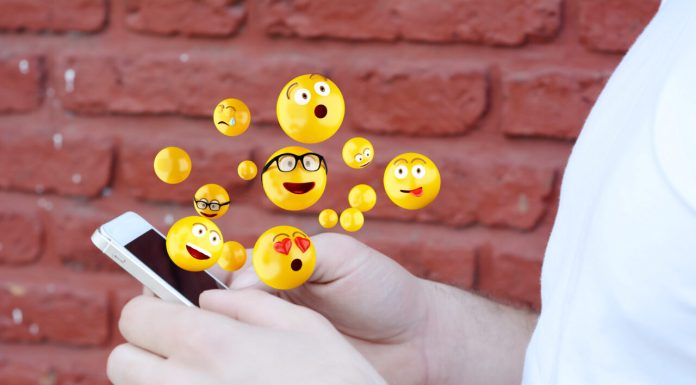 Ce spun psihologii despre persoanele care trimit mereu mesaje cu emoticoane pe WhatsApp
