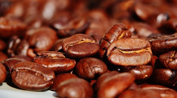 Noile reguli europene privind veniturile fermierilor nu sunt respectate de marile companii din industria cafelei