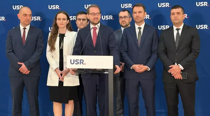 Culmea ironiei. USR, partidul care și-a trădat și executat liderii în repetate rânduri, spune că nu poate susține un guvern care „se naște din trădare”