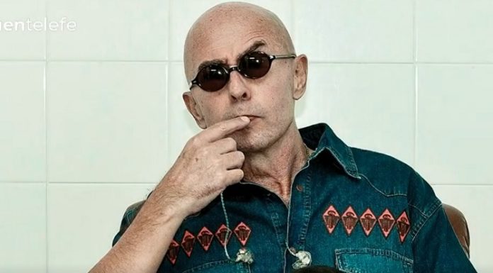 Argentina – Mii de argentinieni i-au adus un omagiu lui Carlos Solari, artist rock de renume care a murit la vârsta de 77 de ani/ VIDEO