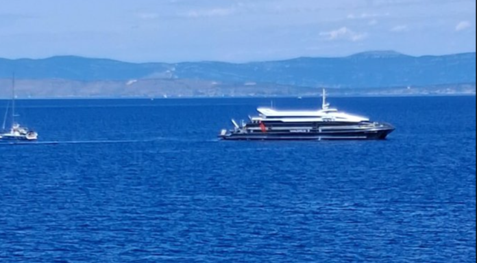 Patru cehi morţi într-o coliziune, la Marea Adriatică, în largul Croaţiei, între un catamaran croat cu peste 100 de persoane la bord şi un velier francez cu opt cehi la bord. Trei cehi răniţi uşor, unul rănit grav la coloana vertebrală