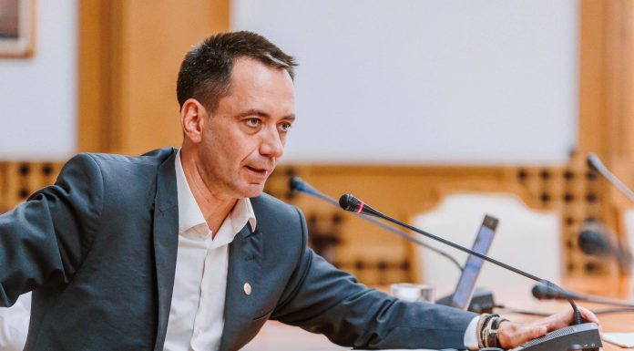 EUGEN TOMAC, NOMINALIZAT PREMIER – Csoma Botond: Pentru UDMR, cea mai importantă întrebare nu este cum se împart portofoliile ministeriale, ci dacă în spatele noului Guvern va exista o majoritate parlamentară funcţională