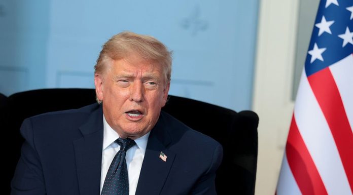 Politico: Donald Trump acceptă să ajute Ucraina în schimbul unui ajutor european în deminarea Strâmtorii Ormuz