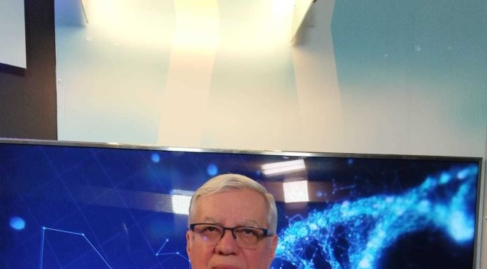 Prof. dr. Petre Brătilă: Eu le spun pacientelor: este ca şi cum aţi mânca cozonac, în loc de pâine neagră. Prin asta pot să sumarizez cam ce înseamnă avantajele chirurgiei robotice, în primul rând pentru pacientă