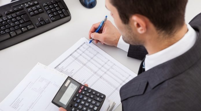 Salarii transparente în România. Angajatorii riscă amenzi de până la 30.000 lei, dar și litigii pe discriminare de remunerație. Studiu de caz