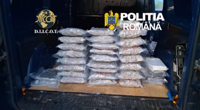 Captură uriașă de droguri pe Autostrada A1. Canabis și cocaină ascunse într-o mașină, doi bărbați reținuți