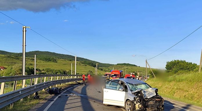 Grav accident rutier pe DN1F, în judeţul Cluj, unde o motocicletă a intrat în coliziune cu un autoturism
