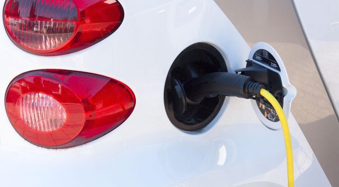 Războiul din Orientul Mijlociu a accelerat tranziția către mașini electrice în Europa. Efectul ar putea fi temporar, avertizează industria