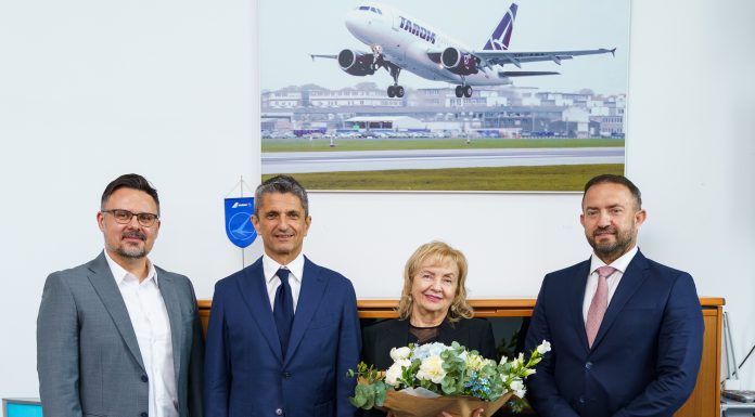 Cea mai performantă aeronavă din dotarea TAROM, un Boeing 737 MAX, primeşte numele “Mircea Lucescu” / Răzvan Lucescu: Un omagiu pe care familia noastră îl primeşte cu emoţie şi recunoştinţă