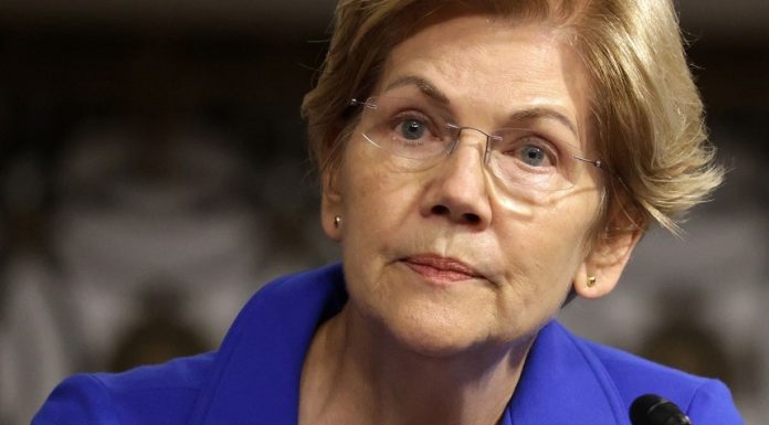 Elizabeth Warren cere amânarea listării SpaceX, invocând riscuri privind evaluarea companiei şi guvernanţa corporativă