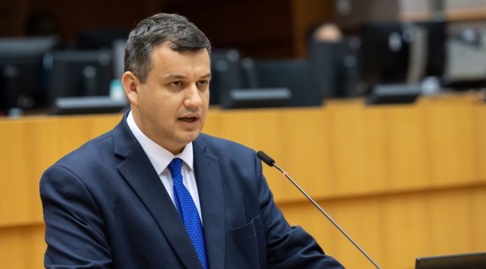 Eugen Tomac refuză să ofere un răspuns clar reporterului Gândul, privind anul în care a renunțat la cetățenia ucraineană: Nu văd rostul dezbaterii