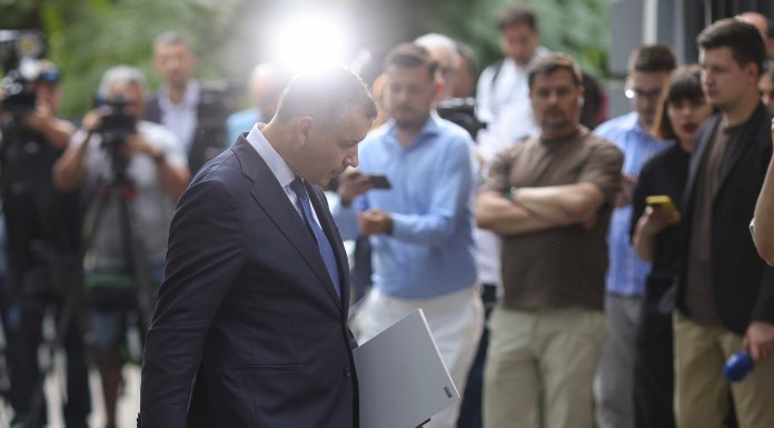 Eugen Tomac pregătește votul decisiv din Parlament. Premierul desemnat are încă sprijinul lui Nicușor Dan (Surse)