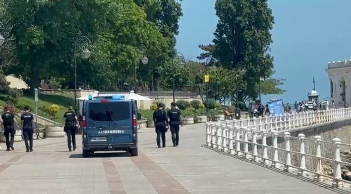 Peste 1.000 de persoane au fost evacuate de pe plajele litoralului, după ce o dronă maritină a explodat în Portul Constanța