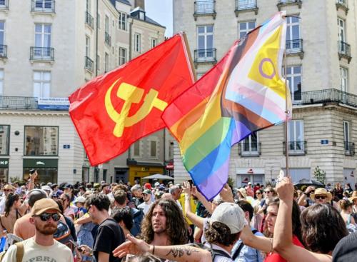 Extrema stângă a transformat parada Mândriei LGBT în manifest politic radical: Pâna și curcubeul este deja depășit