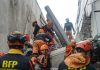 Bilanţul cutremurului din Filipine creşte la cel puţin 41 de morţi şi peste 450 de răniţi. Persoane îngrijite afară, în căldură, lângă spitale. Salvatori încetiniţi de sute de replici. Pagube şi mii de persoane deplasate